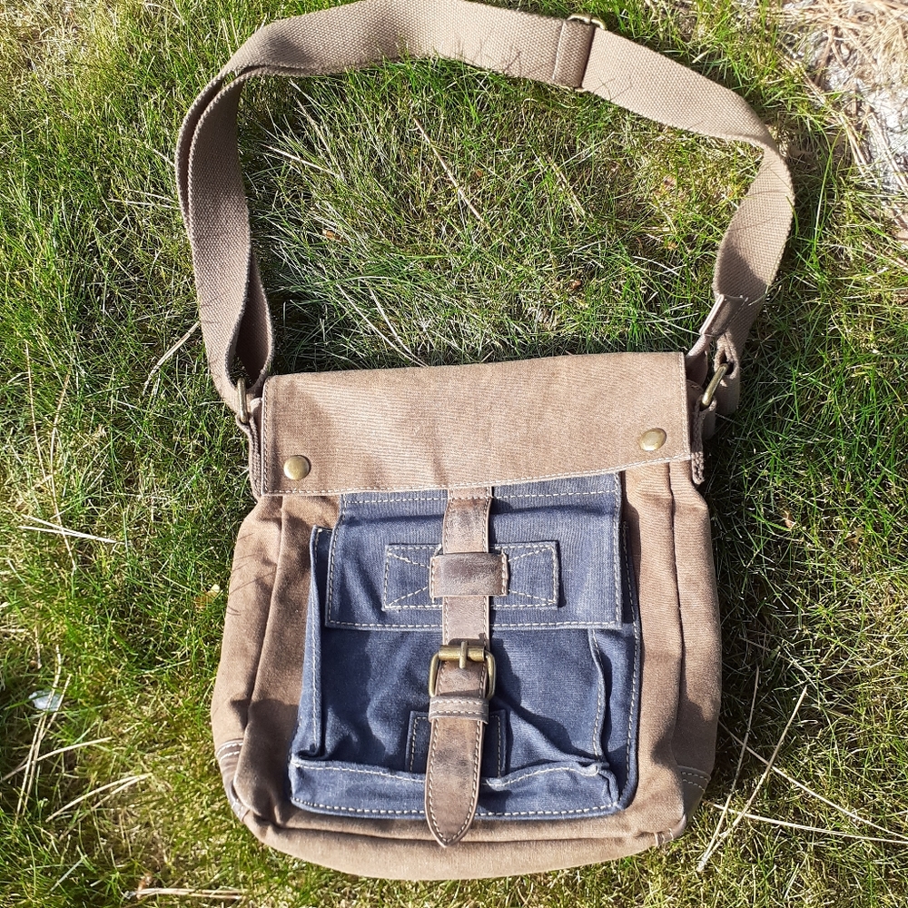 Cargoit brown & blue bag